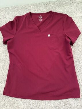 Beyond scrubs medium Women’s Burgundy V-Neck Medical Scrub Top